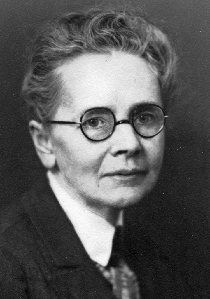 En ünlü kadın mimarlardan biri olan Julia Morgan'ın siyah beyaz bir fotoğrafı. - Online İç Mimar Julia Morgan